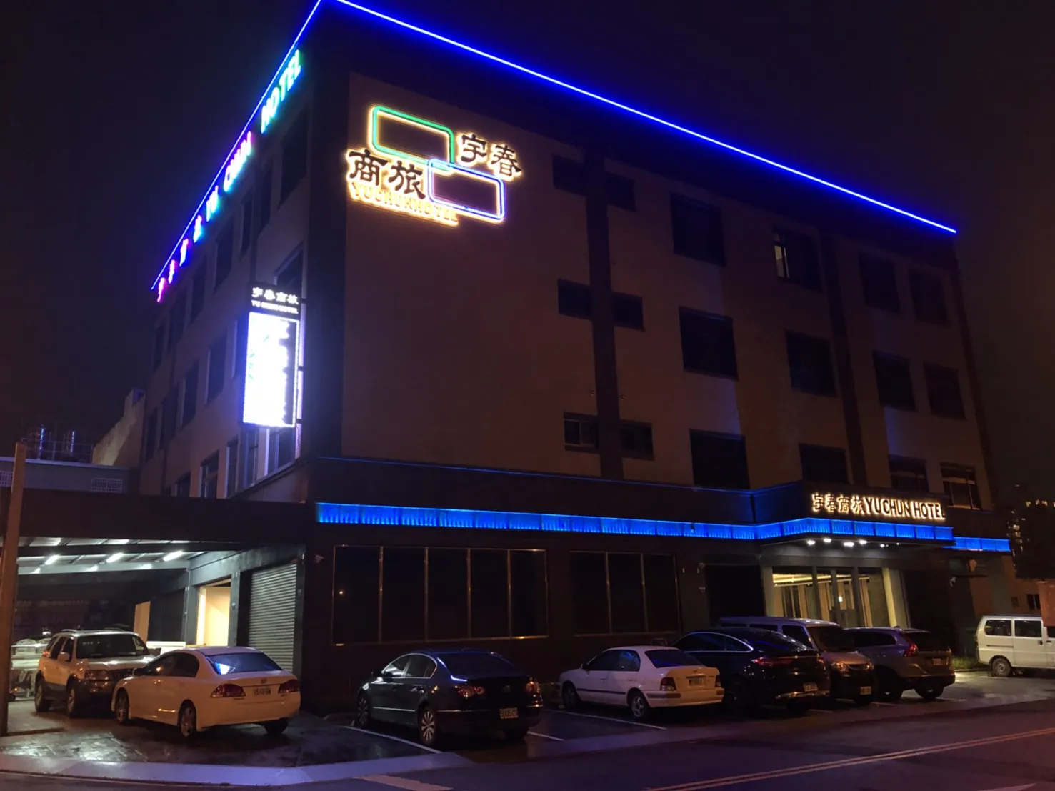 商旅外牆LED燈條與發光字夜景